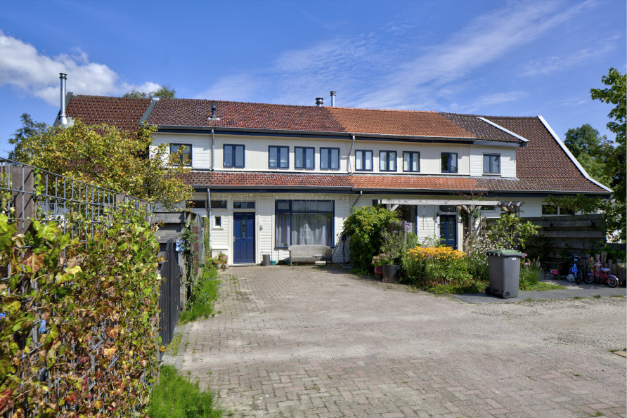 foto Keverdijk 1-6 in Weesp gemaakt door Remco van Blokland